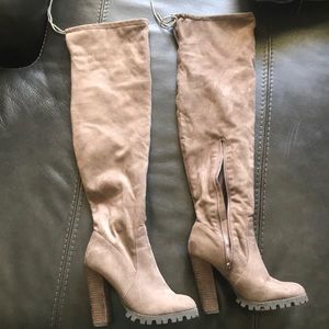 Over the knee boots 👢